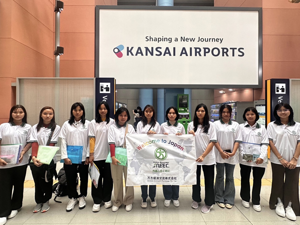 介護分野特定技能１号入国記念写真